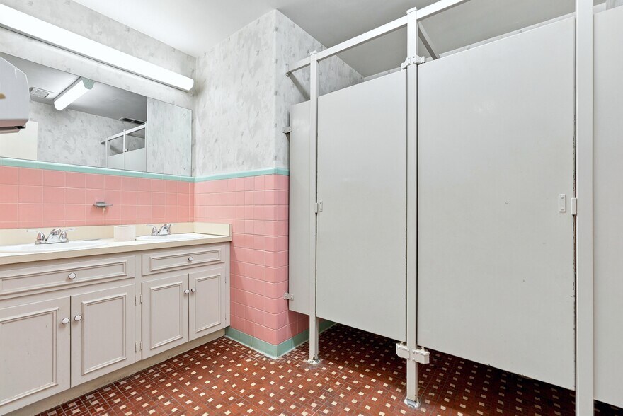 More Photos Of 3506 Memorial Ave, Lynchburg Office For Sale
