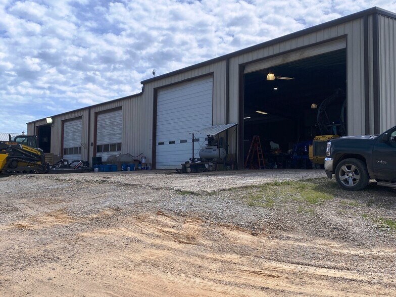 More Photos Of 425 E Front St, De Kalb Auto Dealership For Sale