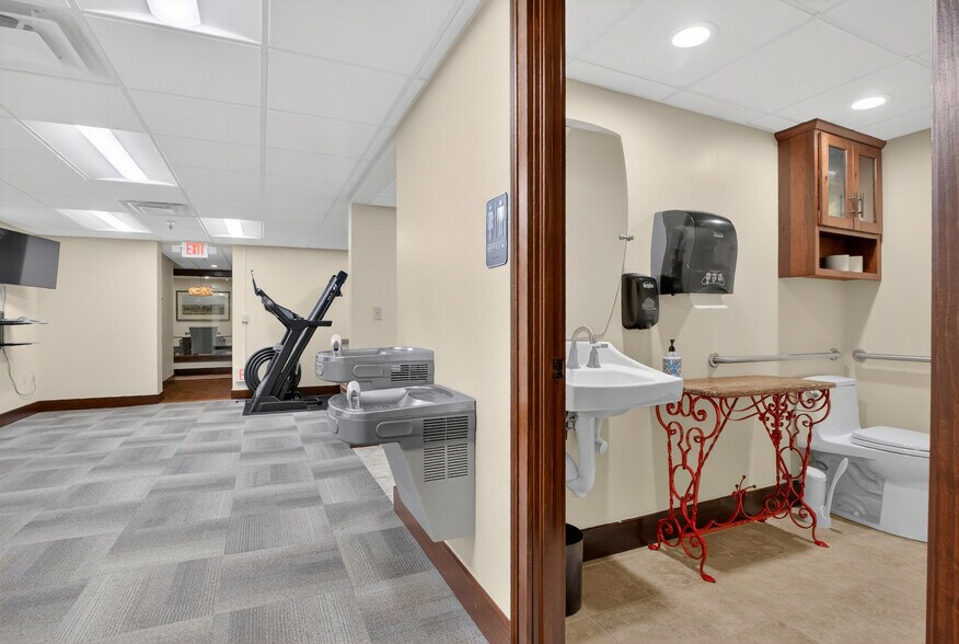 More Photos Of 750 Washington Rd, Mt Lebanon Apartments For Sale