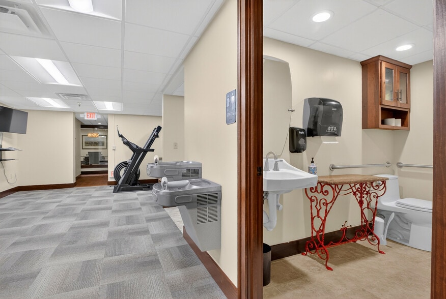 More Photos Of 750 Washington Rd, Mt Lebanon Apartments For Lease