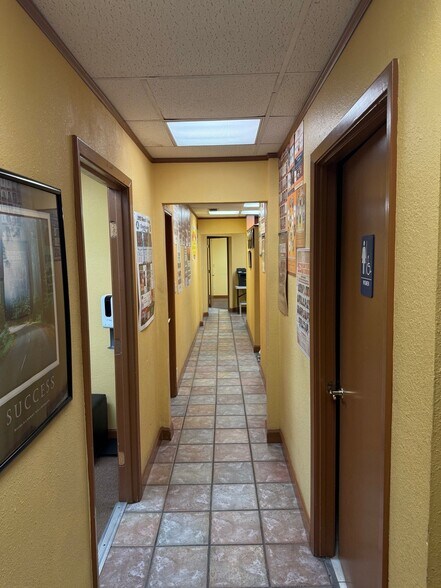 More Photos Of 11911-11913 Warfield St, San Antonio Warehouse For Sale