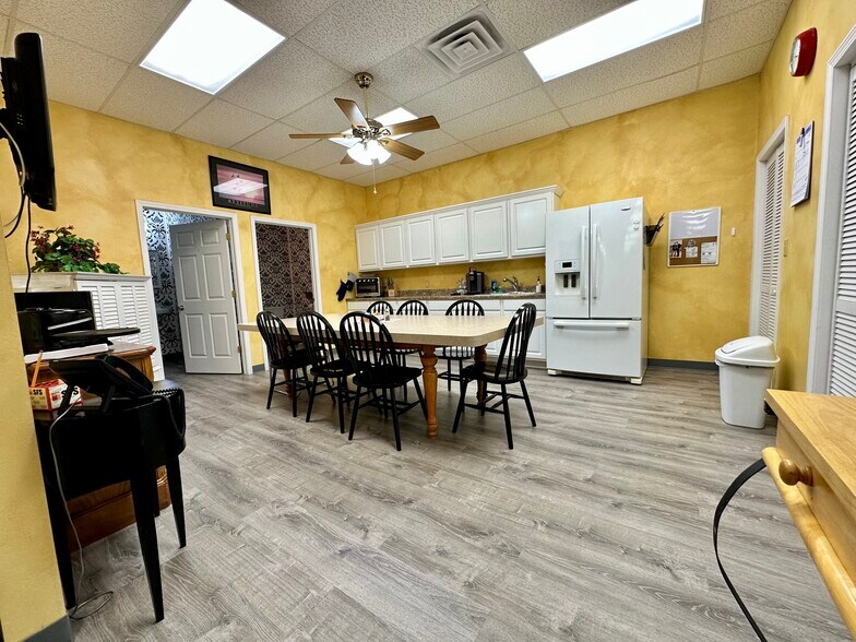 More Photos Of 4042 W 82nd Ct, Merrillville Office For Sale