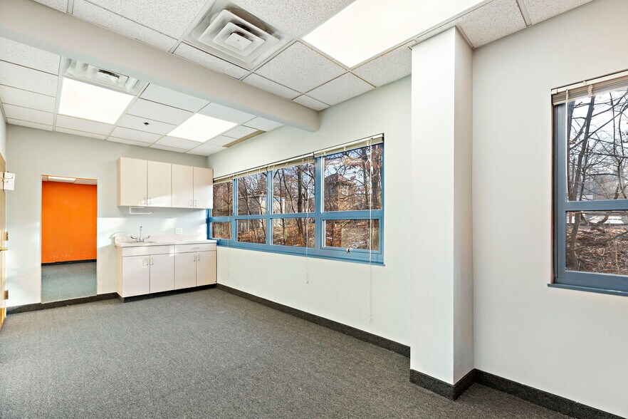 More Photos Of 265 Ackerman Ave, Ridgewood Medical For Lease