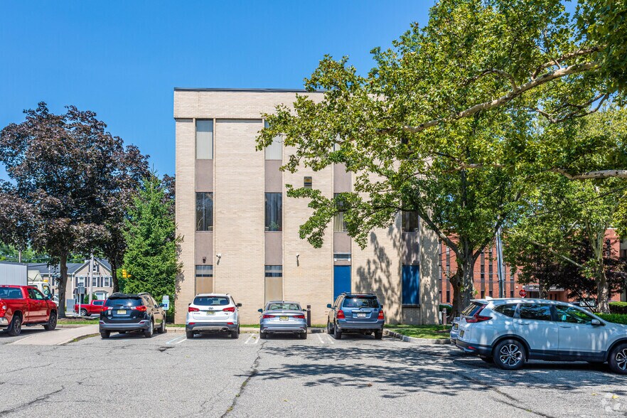 More Photos Of 105 Morris Ave, Springfield Medical For Lease