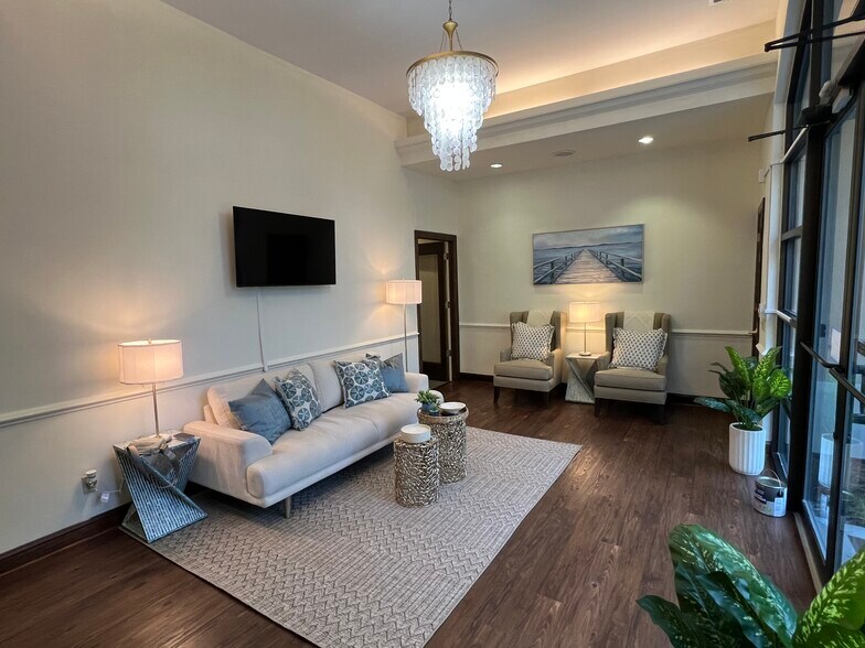 More Photos Of 70 N Main St, Hilton Head Island Office For Lease