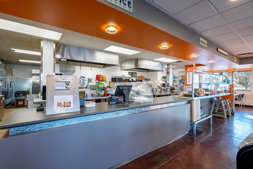 More Photos Of 7903 S Airport Rd, West Jordan Fast Food For Sale