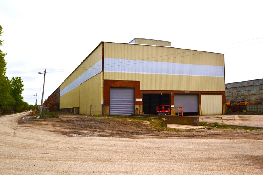 Primary Photo Of 1001 College St, Madison Manufacturing For Lease