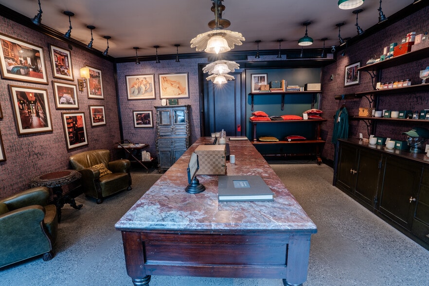 More Photos Of 246 W 16th St, New York Storefront Retail Residential For Lease