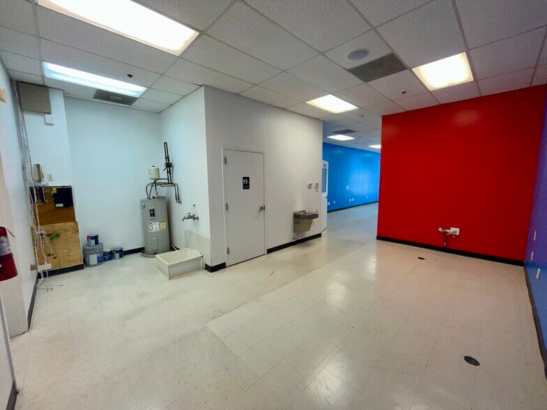 More Photos Of 179 Hancock St, Gallatin Storefront For Lease