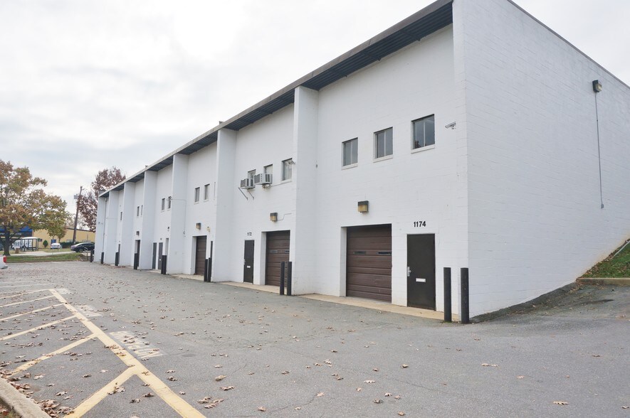 More Photos Of 1148-1174 Taft St, Rockville Warehouse For Lease