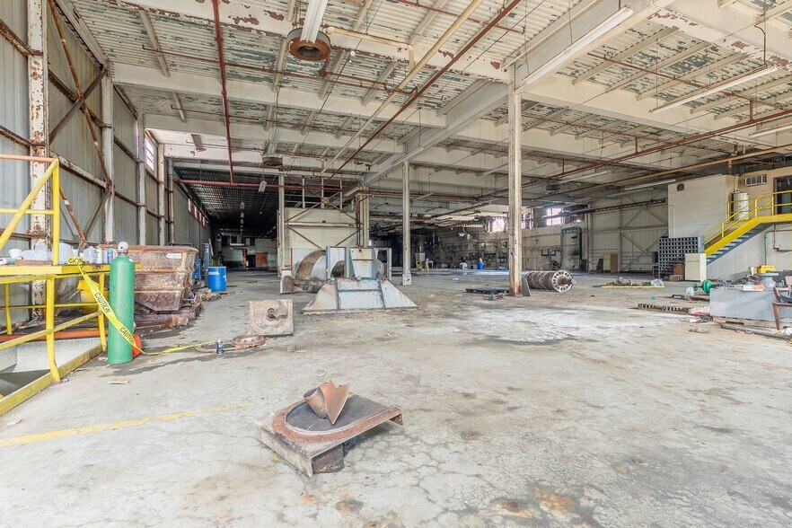 More Photos Of 1190 Huntington Rd, Huntington Manufacturing For Lease