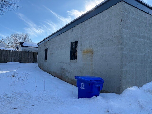 More Photos Of 12 Pease Ave, Middletown Showroom For Lease