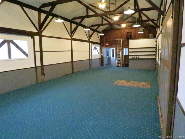 More Photos Of 187 Lebanon Ave, Colchester Freestanding For Lease