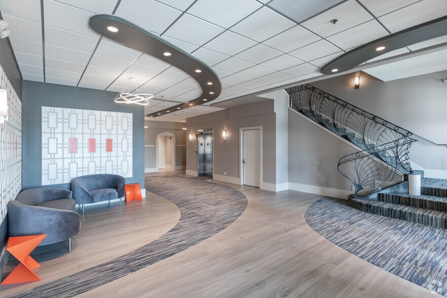 More Photos Of 1741-1761 N Dilleys Rd, Gurnee Office For Lease