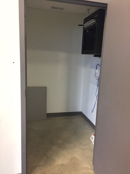 More Photos Of 14285-14301 Commerce Rd, Daleville Light Manufacturing For Lease