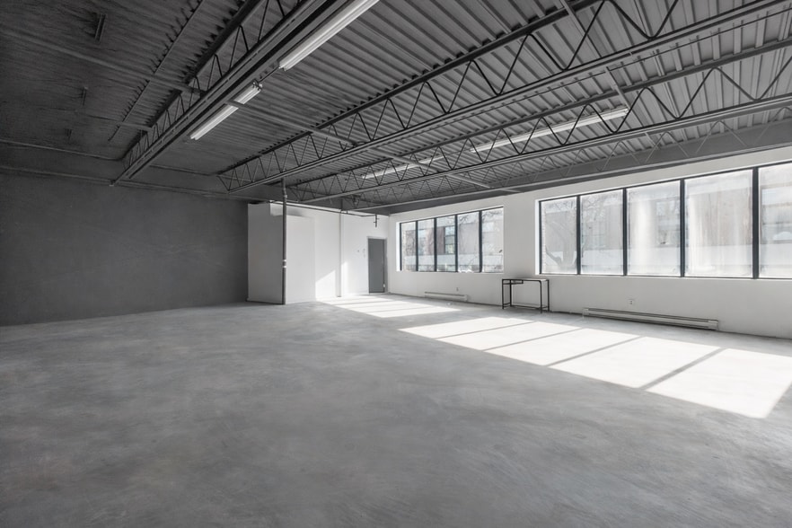 More Photos Of 403-409 Rue Saint-Roch, Montréal Warehouse For Sale