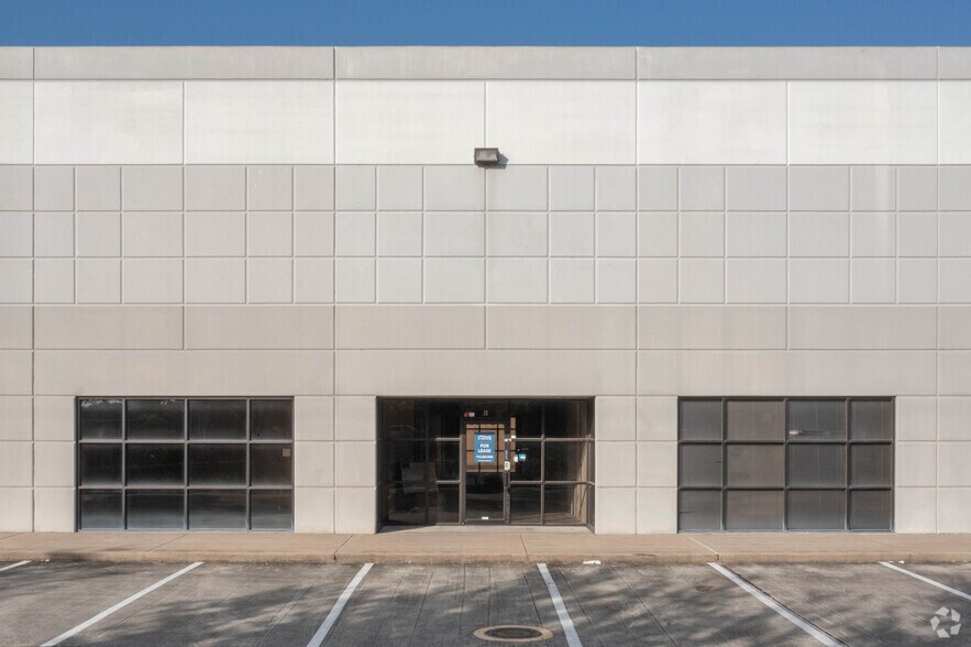 More Photos Of 11727 S Sam Houston Pky W, Houston Light Distribution For Lease