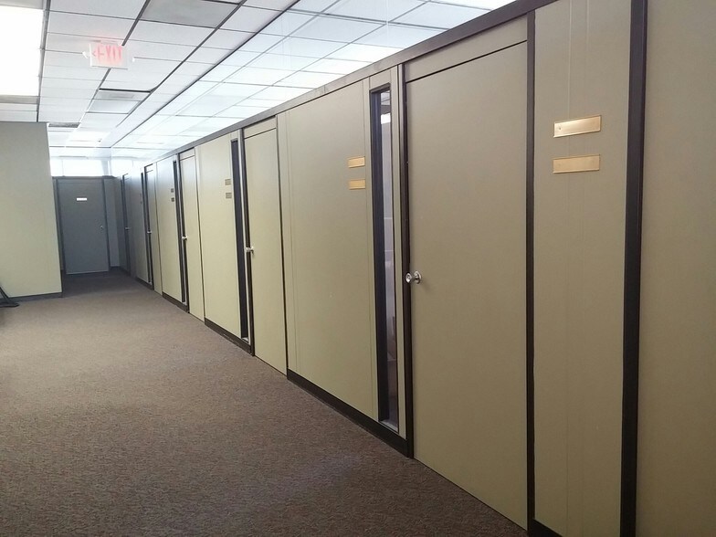 More Photos Of 4200 Euclid Ave, Rolling Meadows Office For Lease