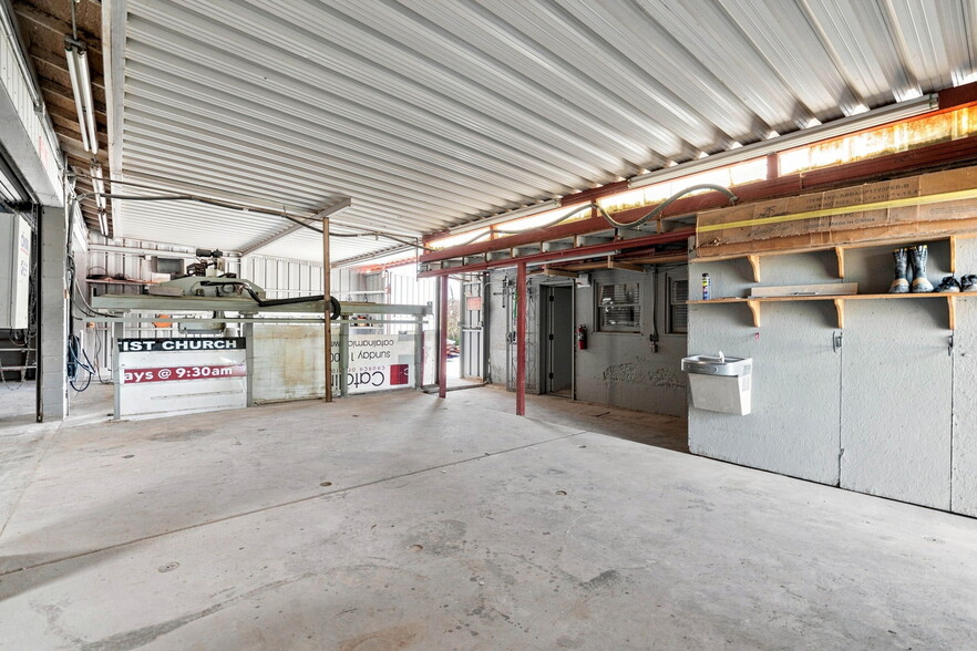More Photos Of 3835 E Technical Dr, Tucson Warehouse For Lease
