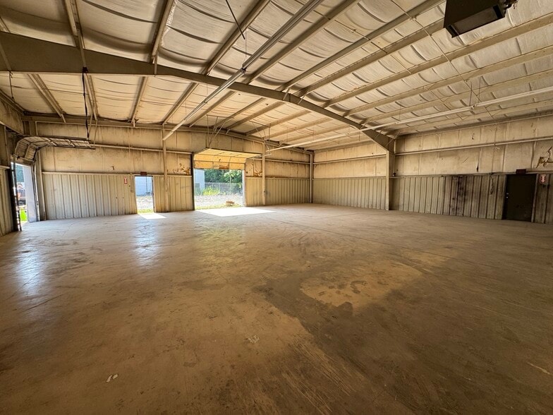 More Photos Of 2454 N Fayetteville St, Asheboro Warehouse For Lease