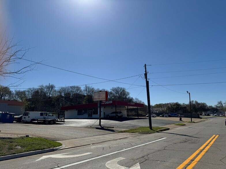 More Photos Of 1405 Weiler Blvd, Fort Worth Restaurant For Sale