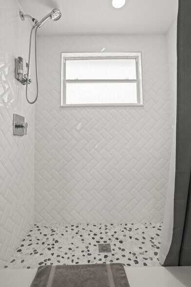More Photos Of 8820 Rocky Creek Dr, Tampa Apartments For Sale