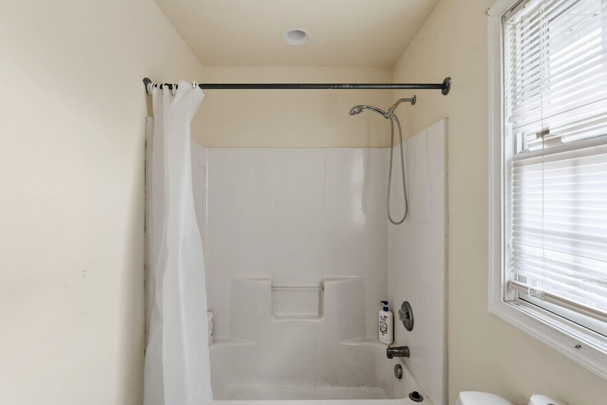 More Photos Of 2090 Blue Bell Rd, Williamstown Flex For Sale