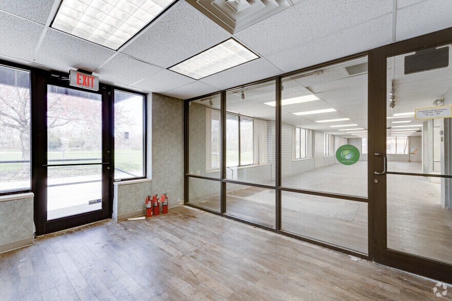 More Photos Of 1121 River St, Lansing Distribution For Lease