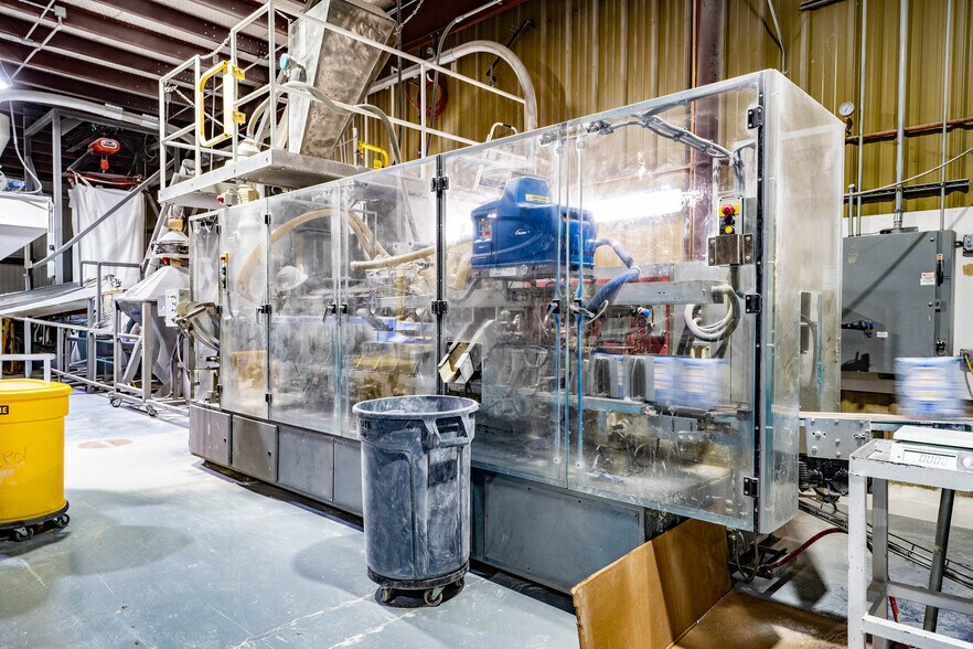 More Photos Of 225 Lawton Ave, Hereford Manufacturing For Sale