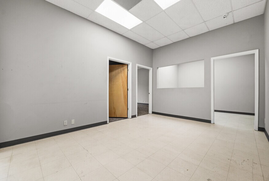 More Photos Of 10854 Vandale St, San Antonio Flex For Sale