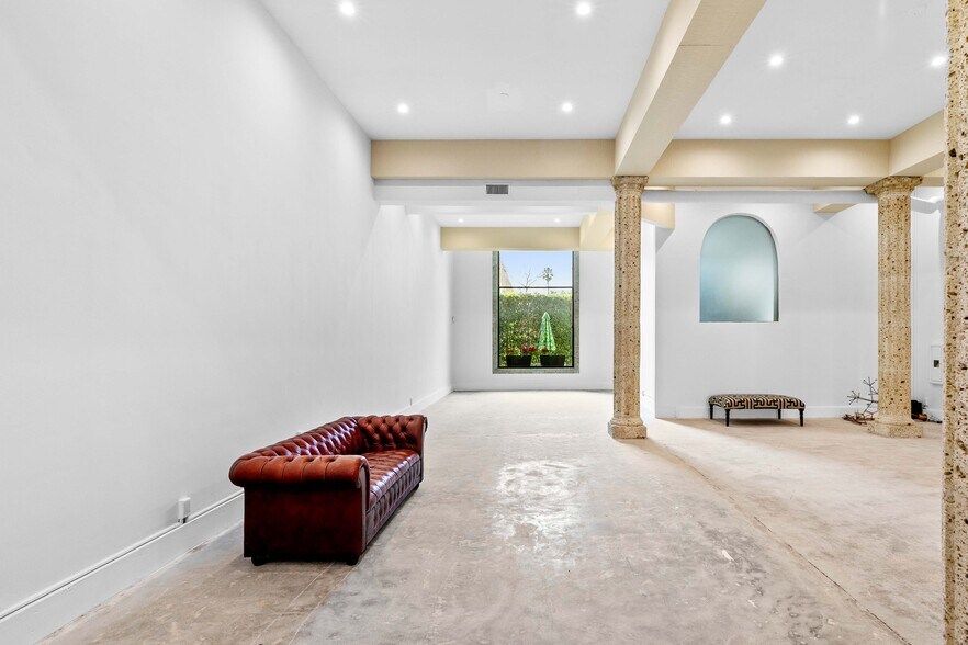 More Photos Of 210 S Kenwood St, Glendale Loft Creative Space For Lease