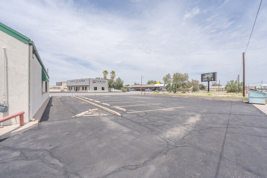 More Photos Of 810 S Stockton Ave, Monahans General Retail For Lease