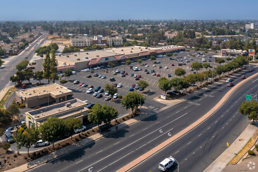 More Photos Of 1035 E Prosperity Ave, Tulare Freestanding For Lease