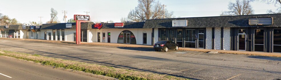 Primary Photo Of 7601-7623 NW 23rd St, Bethany Unknown For Lease