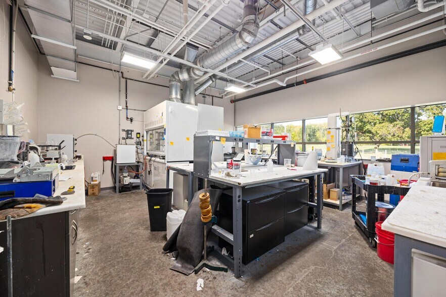 More Photos Of 6533 N Galena Rd, Peoria Manufacturing For Lease