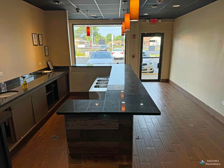 More Photos Of 13803-13815 S Cicero Ave, Crestwood Unknown For Lease