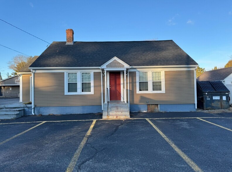 More Photos Of 85 Main St, Oxford Restaurant For Sale