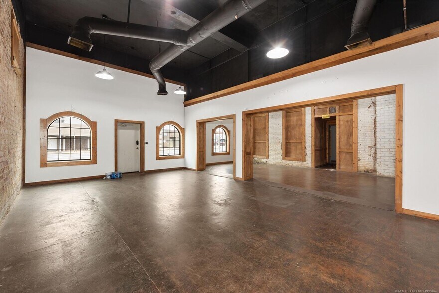 More Photos Of 125 N Cherokee St, Muskogee Office For Sale