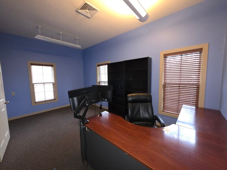 More Photos Of 14 Westbury Park, Bluffton Office For Sale
