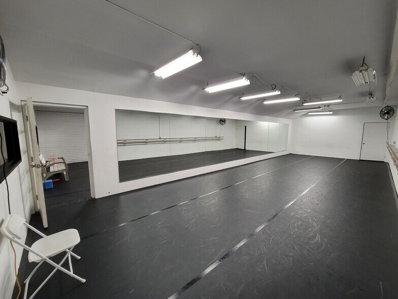 More Photos Of 1221 Cushman Ave, San Diego Service For Lease
