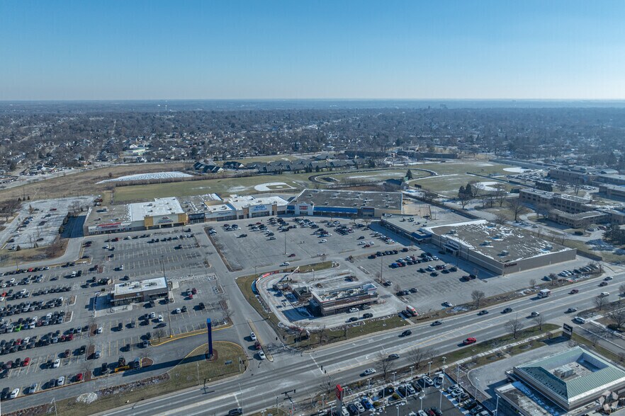 More Photos Of 1300-1520 N Larkin Ave, Joliet Storefront For Lease