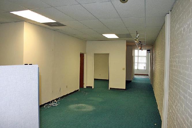 More Photos Of 16-20 W Huron St, Pontiac Office For Lease