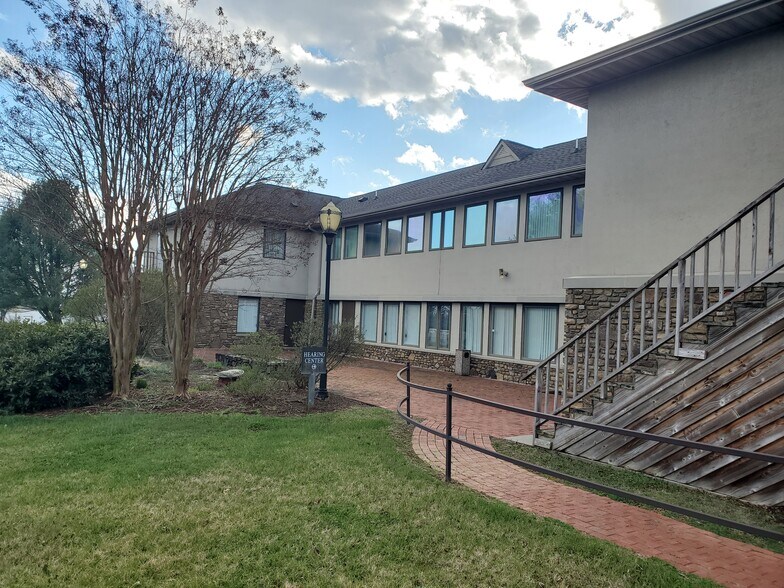 More Photos Of 7857 Enon Dr, Hollins Medical For Sale