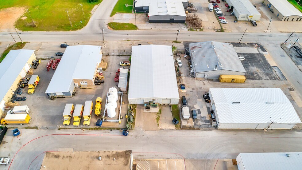 More Photos Of 6525 Midway Rd, Haltom City Warehouse For Lease