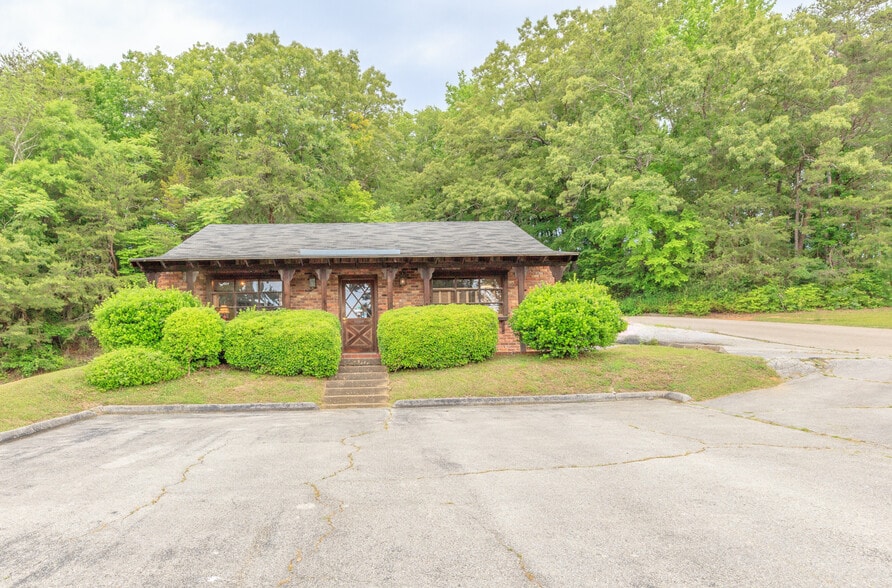 Primary Photo Of 4135 Hixson Pike, Chattanooga Office For Sale