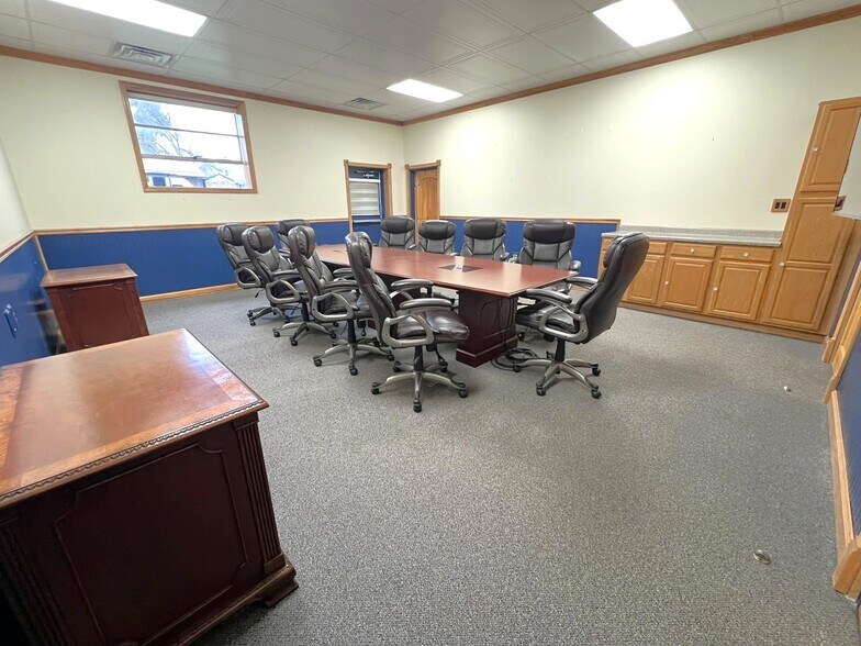 More Photos Of 163 9th St, New Florence Medical For Sale