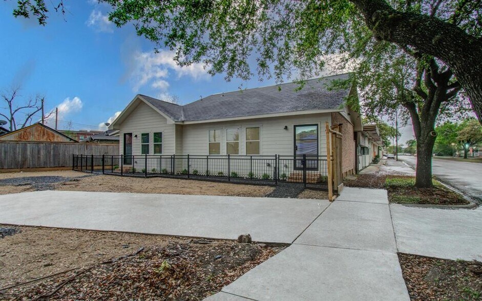 More Photos Of 4006 Navigation Blvd, Houston Office Residential For Lease