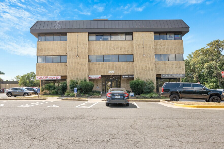 Primary Photo Of 209 Elden St, Herndon Medical For Lease