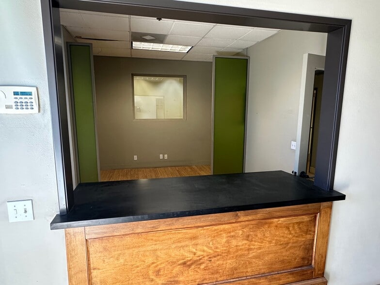 More Photos Of 167 Lambert St, Oxnard Warehouse For Lease