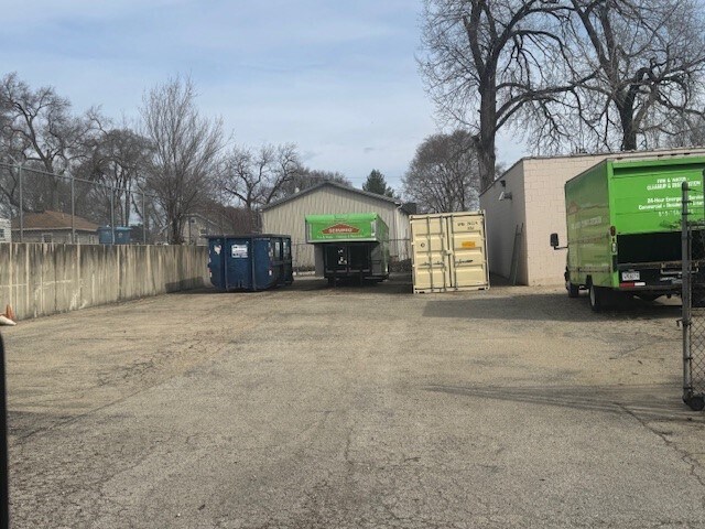 More Photos Of 1015 S Lake St, Aurora Manufacturing For Sale